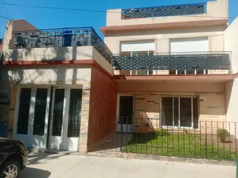 Casa en alquiler en Monte Castro 4 Ambientes con Garage