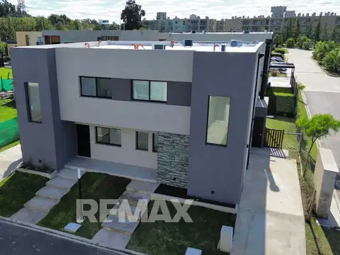 Colectora Oeste Ramal Pilar 100