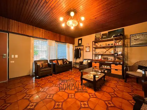 Casa 5 ambientes con 3 baños