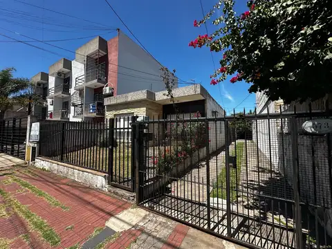 Depto Tipo Casa en Alquiler de 5 ambientes