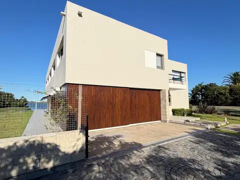 Casa 6 ambientes con 3 baños