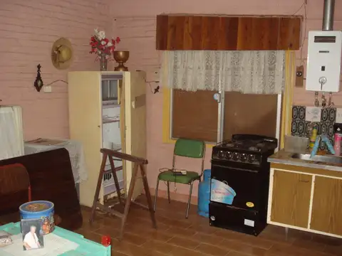 Casa 2 ambientes con 1 baño