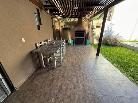 Depto Tipo Casa 4 ambientes con 2 baños