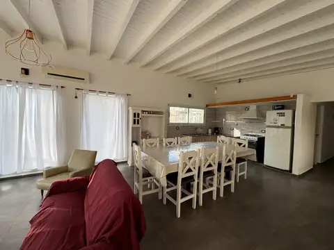 Casa en Venta con 3 cocheras