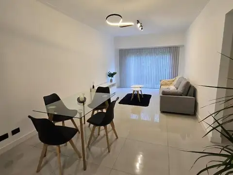 Departamento 3 Amb. a la calle con vista plena a la plaza