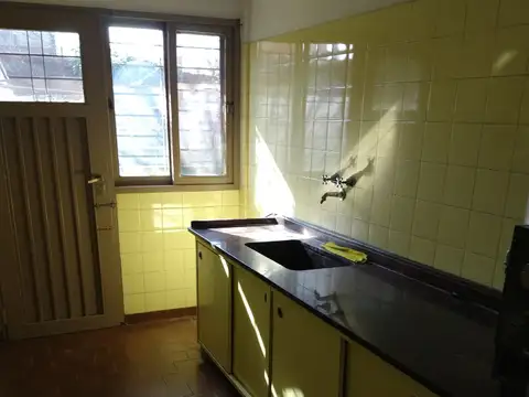 Alquila Vivienda 4 Ambientes C/ Garage. Berazategui Oeste.