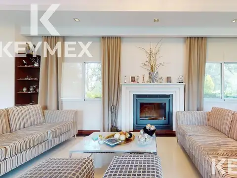 Casa en Venta con 3 cocheras