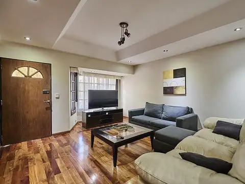 Depto Tipo Casa 4 ambientes con 2 baños
