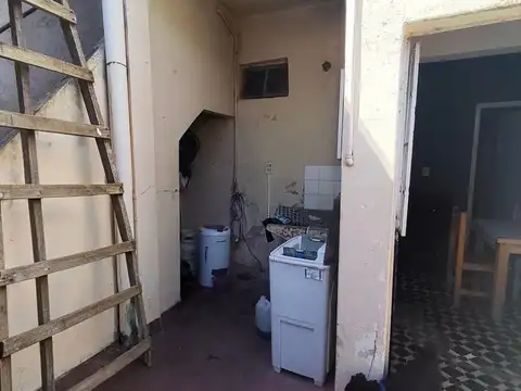 Casa 5 ambientes con 1 baño