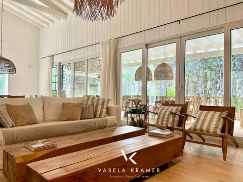 Casa 6 ambientes con 5 baños