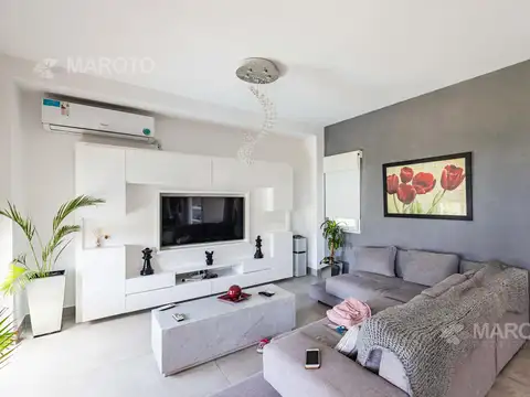 CASA EN VENTA EN EL CANTON AL AGUA - MAROTO PROPIEDADES