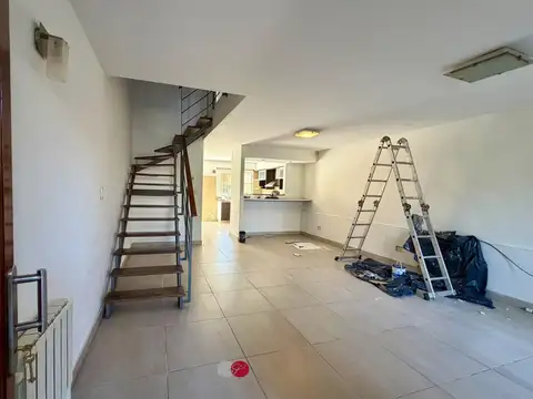 Depto Tipo Casa 4 ambientes con 2 baños