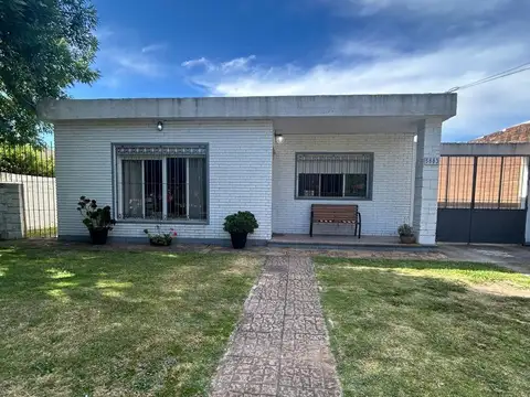 Venta casa 3 dormitorios Carrasco Sur gran terreno