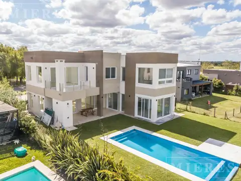 Casa en venta con renta sobre lote a la laguna en Barrio Norte  El Cantón, Escobar