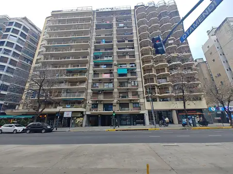 Excelente dos ambientes contrafrente. Parque Rivadavia