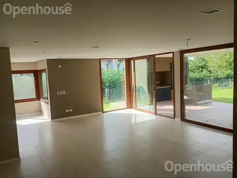 Casa en Alquiler con 1 cochera