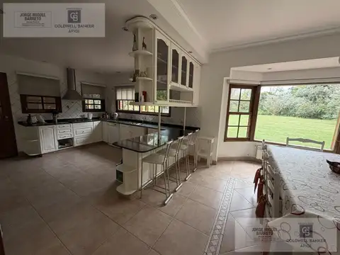 Casa 5 ambientes con 3 baños