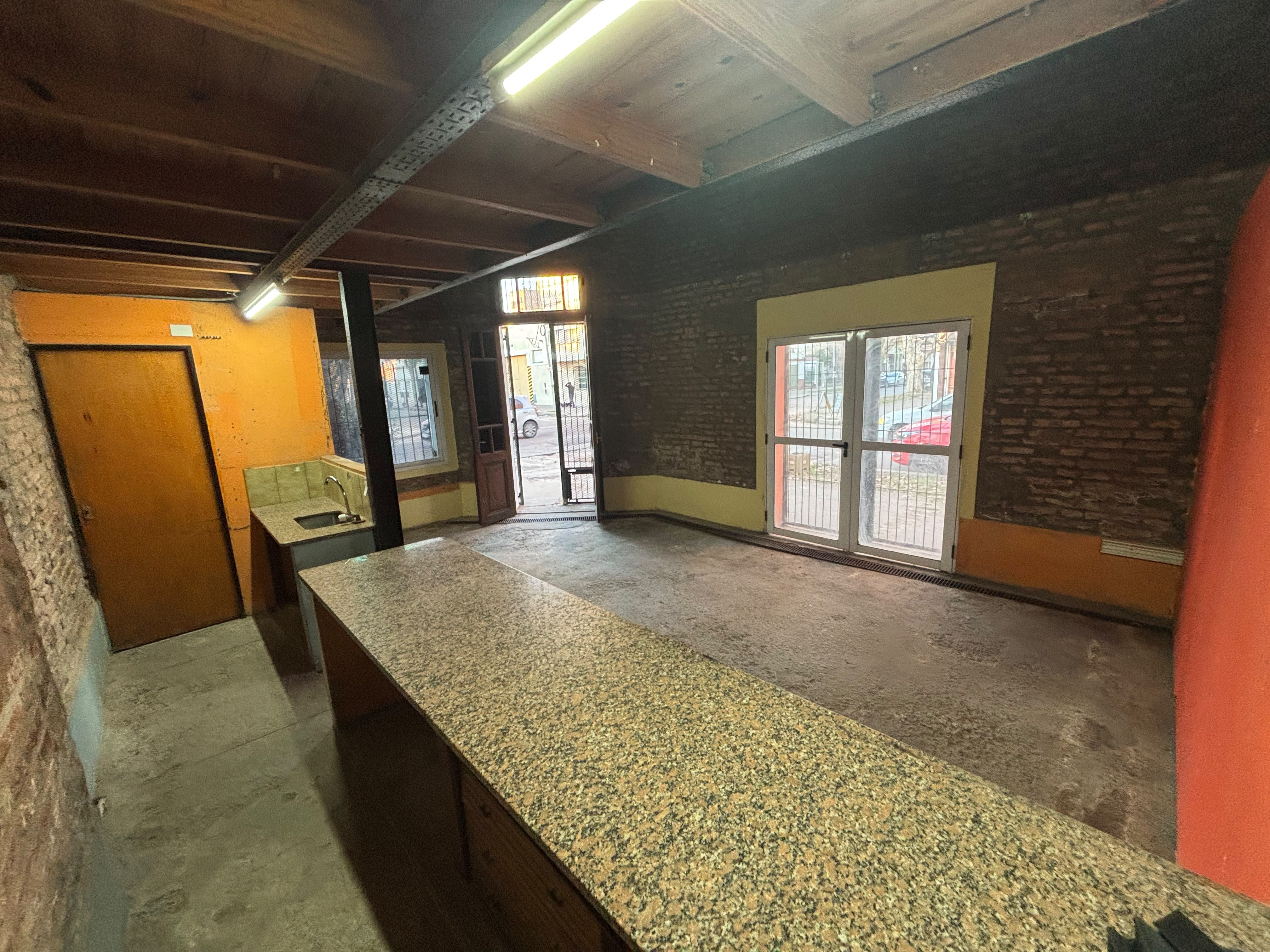 Local en Alquiler en Lanus, $ 650.000