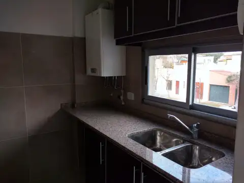 Italia 3400, Piso 1
