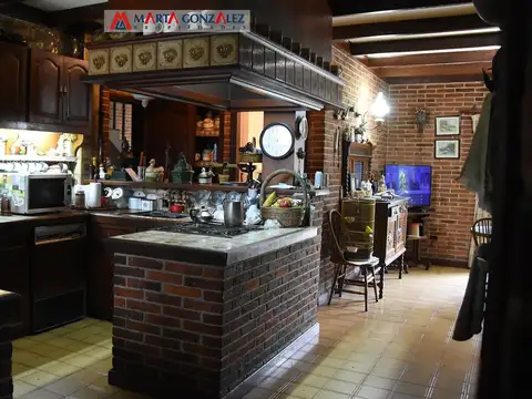 Casa 6 ambientes con 4 baños