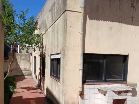 Depto Tipo Casa en Venta en Villa del Parque, USD 126.000