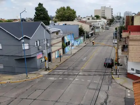 Venta departamento 2 ambientes al frente co balcon en Wilde