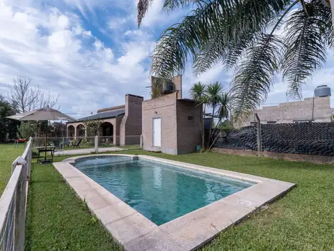 Venta casa 2 dorm patio y pileta sauce viejo