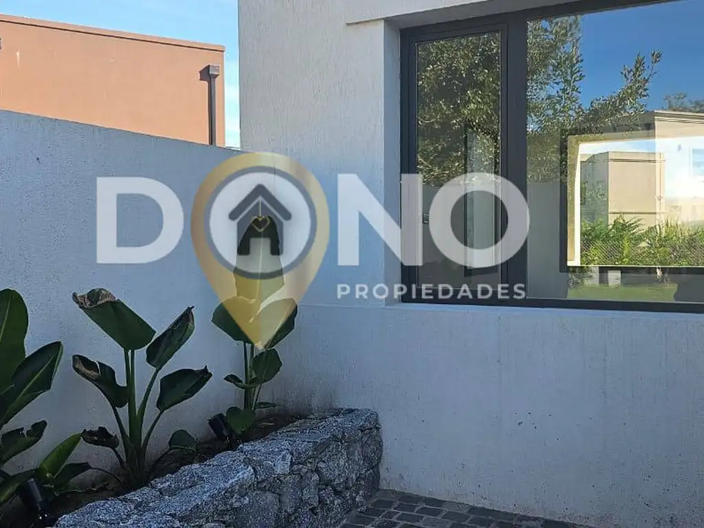 Casa - 220  m² Cubierta | 3 dormitorios | 4 baños | 4 ambientes | 1 cochera | Bueno