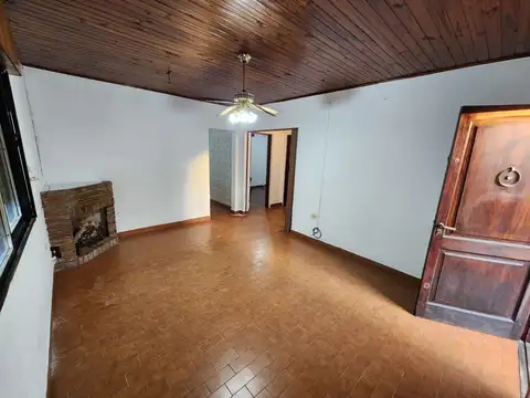 Casa 5 ambientes con 1 baño