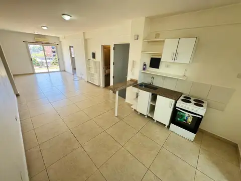 Departamento super amplio de dos ambientes con cochera en alquiler.