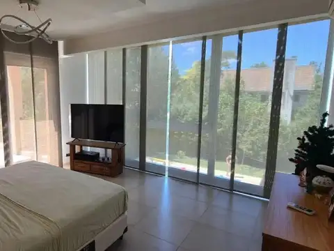 Casa 6 ambientes con 4 baños