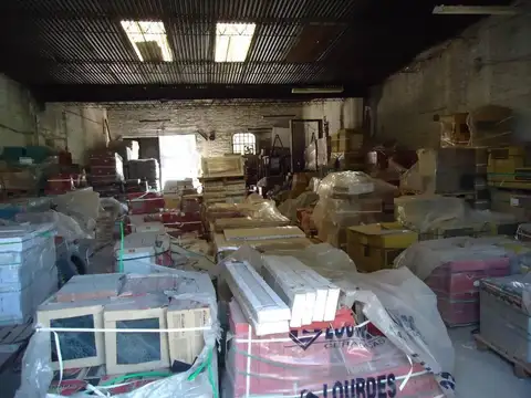VENTA DE GALPÓN EN BURZACO.