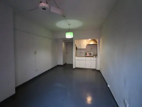 VENTA DEPARTAMENTO MONOAMBIENTE CON PATIO EN SAN CRISTOBAL