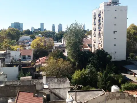 EXCELENTE 3 AMB. AL CONTRAFRENTE, 2 AMPLIOS DORMIT. LIVING COMEDOR EN "L", VISTA AL RIO
