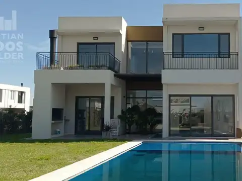 Excelente Casa en Puertos del Lago