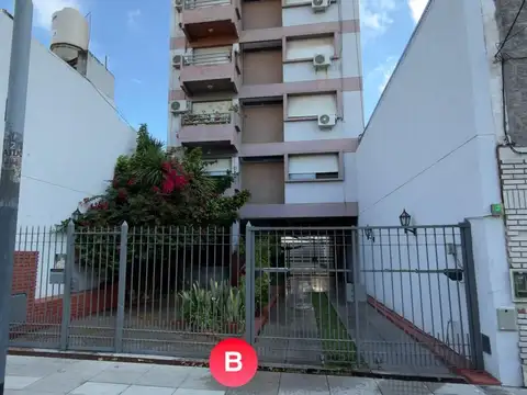 SEMIPISO 2 AMB CON COCHERA FIJA Y 2 PATIOS 