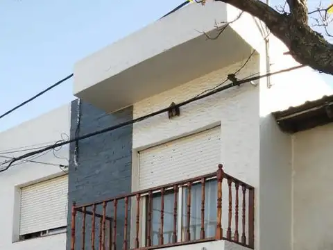 Esteban de Luca al 2300