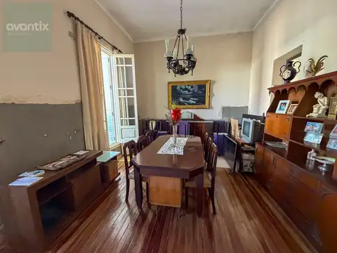 Casa 8 ambientes con 3 baños