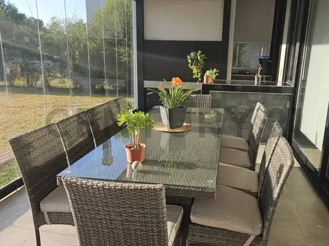 Casa en Venta con 4 cocheras