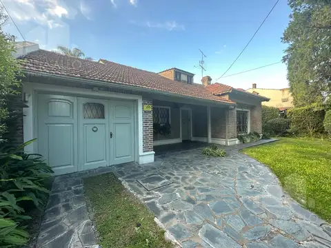 VENTA CASA 4 AMBIENTES EN CASTELAR NORTE