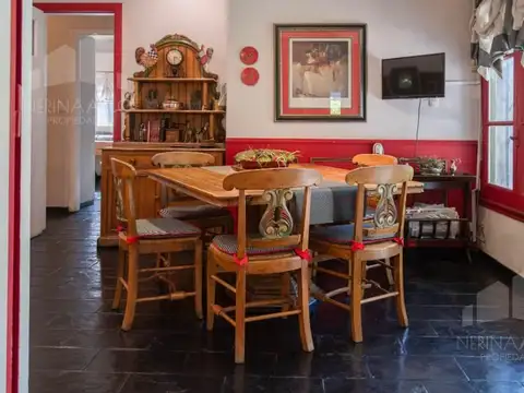 Casa 4 ambientes con 2 baños