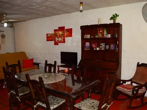 Casa 5 ambientes con 1 baño