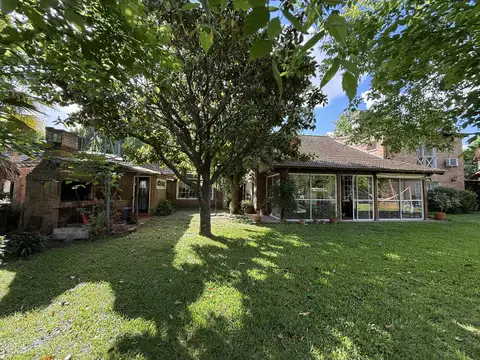 Casa en venta en barrio cerrado Las Acacias, Bella Vista.