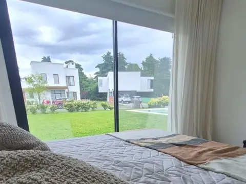 Casa en Alquiler Temporal con 2 cocheras