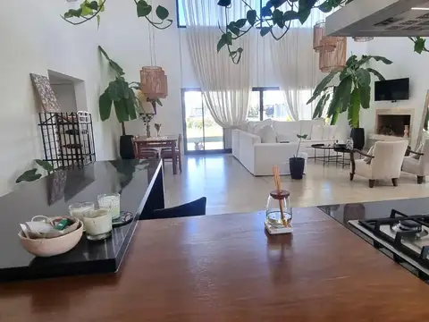 Casa en Alquiler Temporal en Countries y Barrios Cerrados en Pilar, USD 4.500