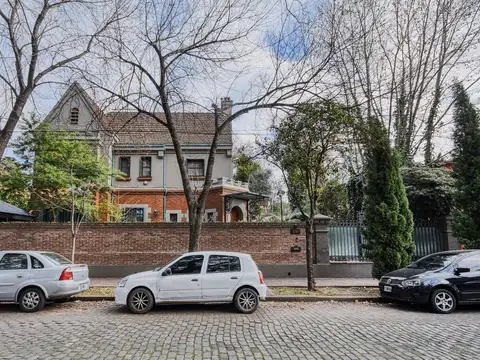 Casa 10 ambientes con 2 baños