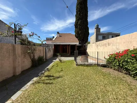 Casa 5 ambientes con 1 baño