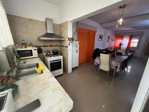 VENTA CASA 4 AMB COCHERA PARRILLA PATIO GERLI