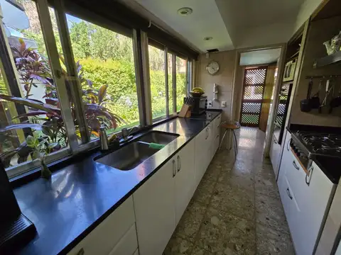 Casa 6 ambientes con 4 baños