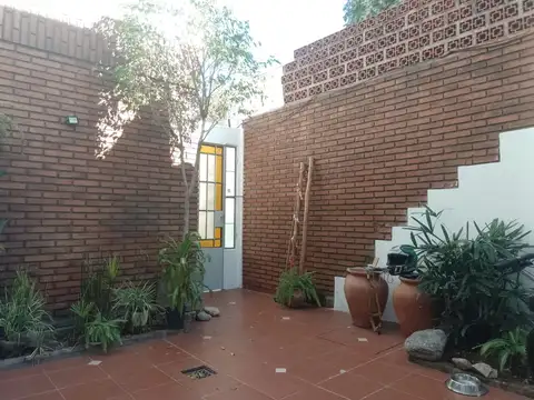 CASA DE PASILLO EN VENTA 3 DORMITORIOS ARROYITO